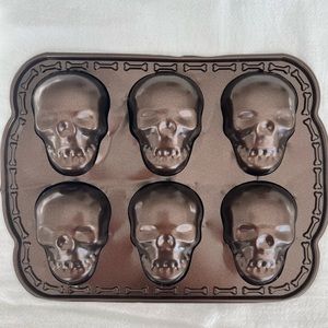 3D Nonstick Skull Halloween Bakeware, 6 Grid Skull Cakelet Pan - See Description